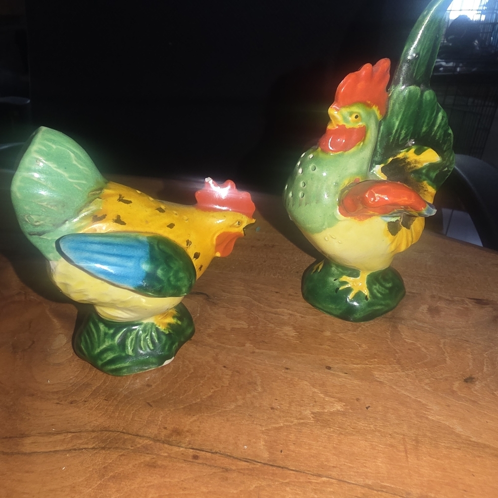 Hen & Rooster Chicken Abstract Ceramic Salt & Pepper Shakers, Unbranded